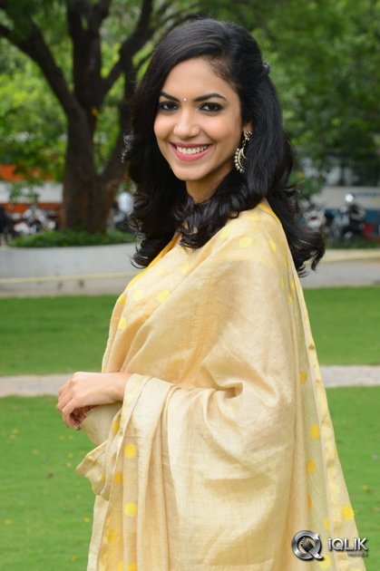 Ritu-Varma-At-Pelli-Chupulu-Movie-Abhinandhana-Sabha